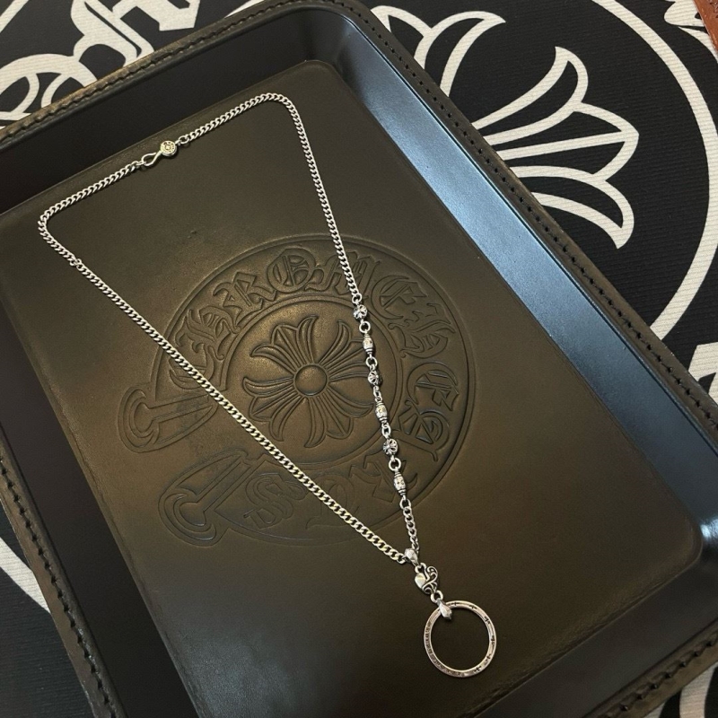 Ch*0me He**ts necklaces